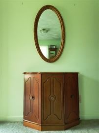 Entry Table & Mirror:   http://www.ctonlineauctions.com/detail.asp?id=740379