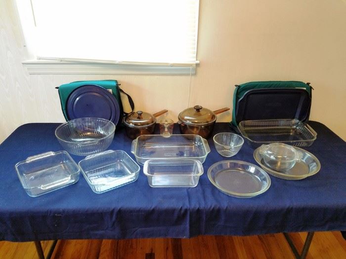 12 Pieces of Pyrex & Vision Ware     http://www.ctonlineauctions.com/detail.asp?id=740411