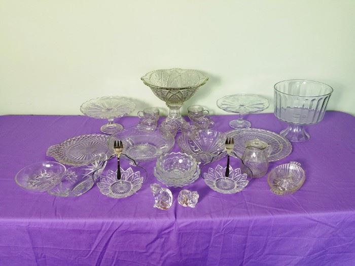 22 Pieces Crystal & Clear Glass: http://www.ctonlineauctions.com/detail.asp?id=740413