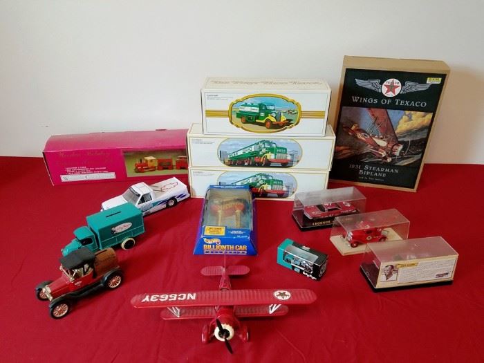 13 Die Cast Collectibles   http://www.ctonlineauctions.com/detail.asp?id=740417