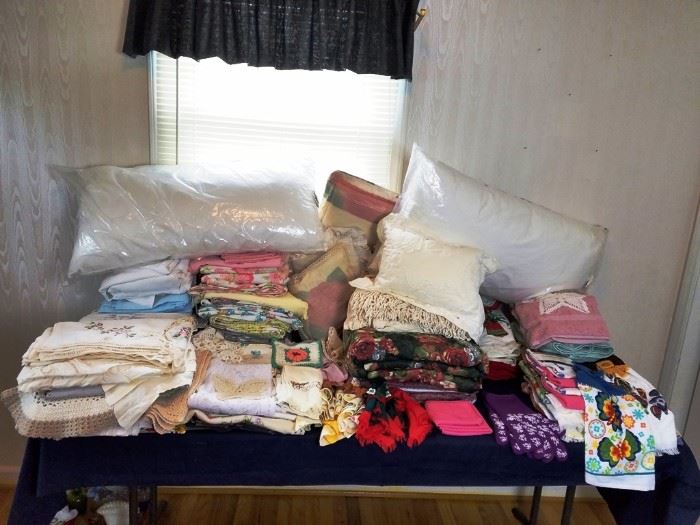 75 Plus Pieces of Bed, Bath, and Kitchen Linen     http://www.ctonlineauctions.com/detail.asp?id=741224