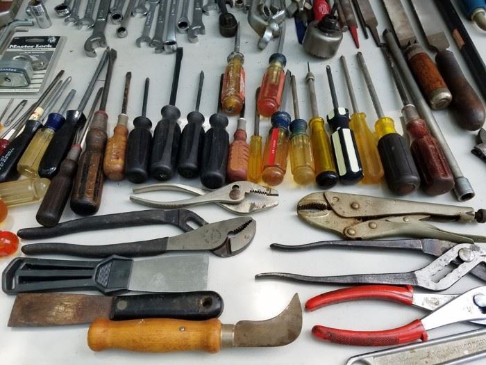 150+ Hand Tools, Craftsman Router:  http://www.ctonlineauctions.com/detail.asp?id=742608