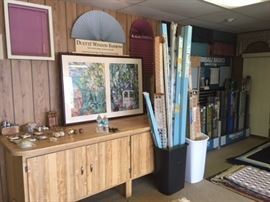 large curtain rods, blinds,  window treatments, cabinetry 