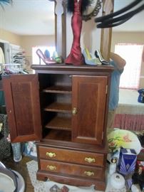 Dresser/table top cabinet or salesman sample of chest