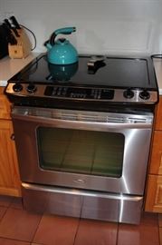 2 year old Stove by Whirlpool