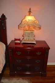 Queen Bedroom Set with Headboard/Footboard, Chest and Nightstand and Vintage Lamp