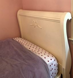 Sleigh Bed in Creme