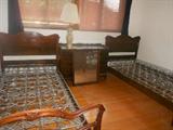 VERY PRETTY VINTAGE TWIN BEDS