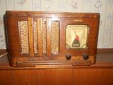 vintage motorola radio----works