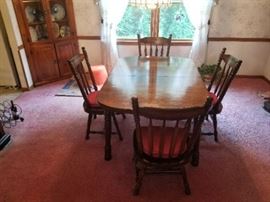Dining Room Table with 4 Chairs                https://ctbids.com/#!/description/share/34017