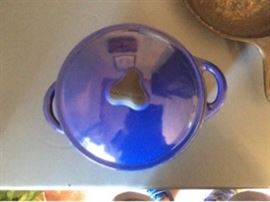 Pyrex Measuring Cups and Cast Iron Cookware    https://ctbids.com/#!/description/share/33814