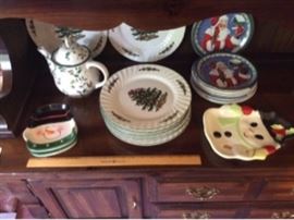 Christmas Dishes Lot     https://ctbids.com/#!/description/share/33816