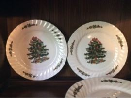 Christmas Dishes Lot     https://ctbids.com/#!/description/share/33816