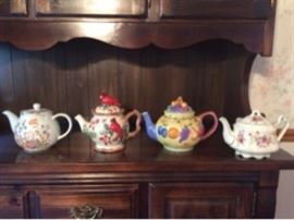 Assorted Teapot Lot  https://ctbids.com/#!/description/share/33817