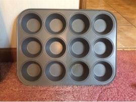 Kitchenware Lot #1       https://ctbids.com/#!/description/share/33813