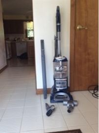 Shark Lift-Away Deluxe Vacuum     https://ctbids.com/#!/description/share/33829