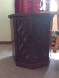 Misc. Furniture Lot  https://ctbids.com/#!/description/share/33837