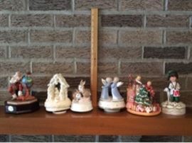 Music Box Lot      https://ctbids.com/#!/description/share/33841