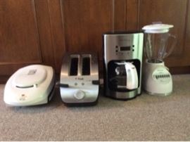 Kitchen Appliance Lot #1    https://ctbids.com/#!/description/share/33844