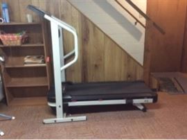 Weslo Cadence LS8 Treadmill          https://ctbids.com/#!/description/share/33867
