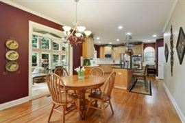 kitchen table and chairs 48" across come with leaves