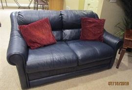leather love seat Bradington,  5' 9"