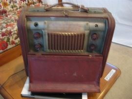 1940's Bendix suitcase radio