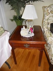 Hekman end table with drawer