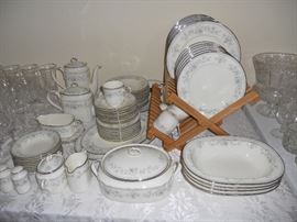 Set of Noritake china --Buenavista pattern