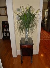 Small antique occasional table with turned legs 
