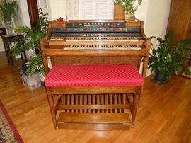 Hammond electric organ--great sound