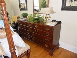 Chest of drawers by Statton