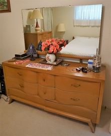 Seth Duerden and Sons 5 pc bedroom set