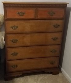 Very nice chest of drawers