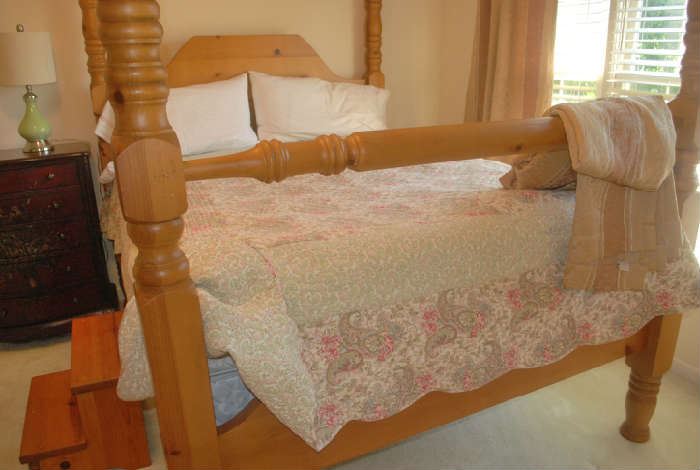Queen Oak Bed / Bedding Removed from sale