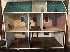 The Bear & The Berry Tavern
Electrified Dollhouse in working condition - $50!
Firm price- Priced to sell!!