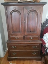 Pine Wardrobe - $50 B/O
Part of a 4 piece bedroom set
$150 for all!! 