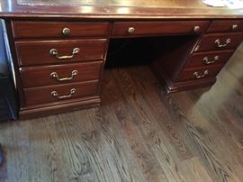 20. Ellis Leather Top Executive Desk (72'' x 36'' x 31'')