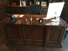 20. Ellis Leather Top Executive Desk (72'' x 36'' x 31'')