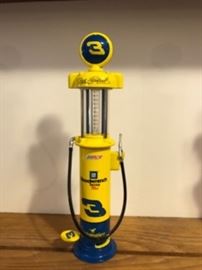 Dale Earnhardt Collectible Miniature Gas Pump          https://ctbids.com/#!/description/share/34416