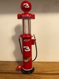 Dale Earnhardt Collectible Miniature Gas Pump          https://ctbids.com/#!/description/share/34416