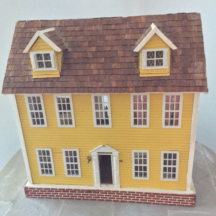 Doll House. 1/2" Scale.
