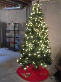 Pre lit Christmas tree 7 1/2'