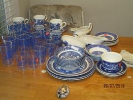 Blue Willow china and Blue Willow glasses