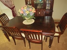 Like New Formal Dinning Set with Leaf