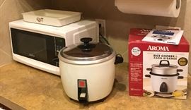 Small Microwave and Rice Cookers