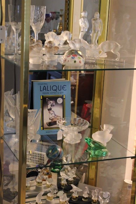 LALIQUE ITEMS, INCLUDING PERFUME BOTTLES