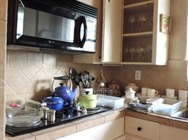 KITCHENWARE AND DISHES