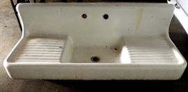 VINTAGE PORCELAINE SINK