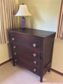 Antique Chest of Drawers. 